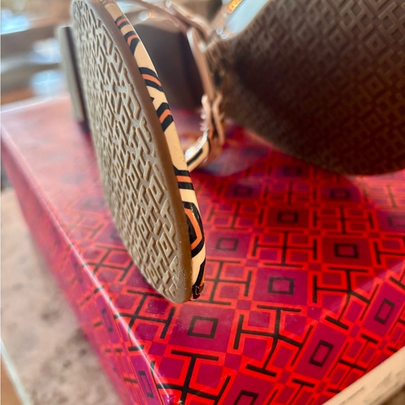 Stylish Geometric Patterned Sandals - Picture 5 of 13